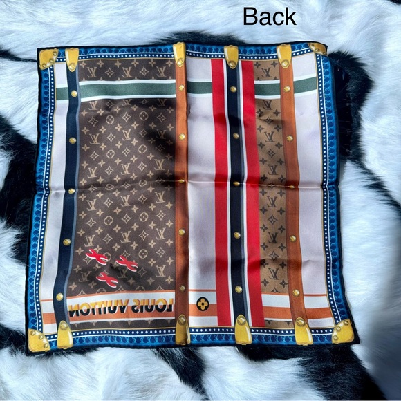 Authentic Louis Vuitton “Trunk In Love” Carré 45 silk scarf (M77556) - Picture 3 of 4